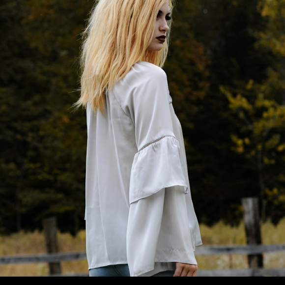 1 M left New boutique satin peasant top - Picture 3 of 11